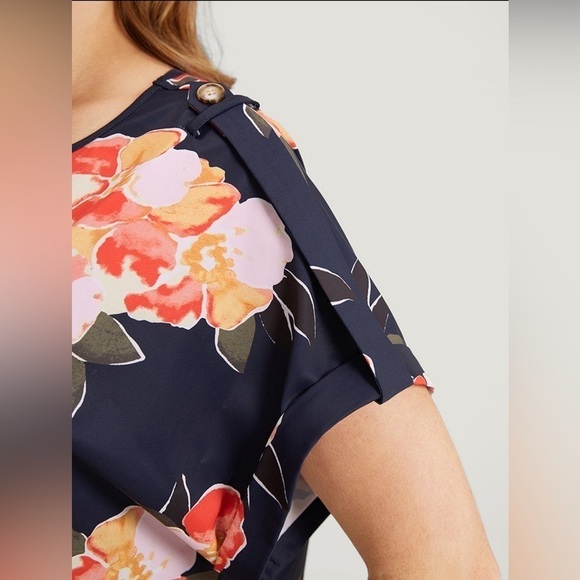 Bloomchic Floral Printed Rolled Tab Indigo Blouse 26 NWT - Picture 5 of 8